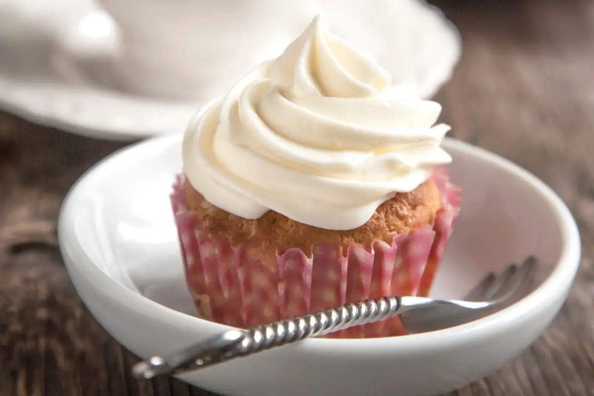 Healthy Banana Cupcakes With Cream Cheese Frosting